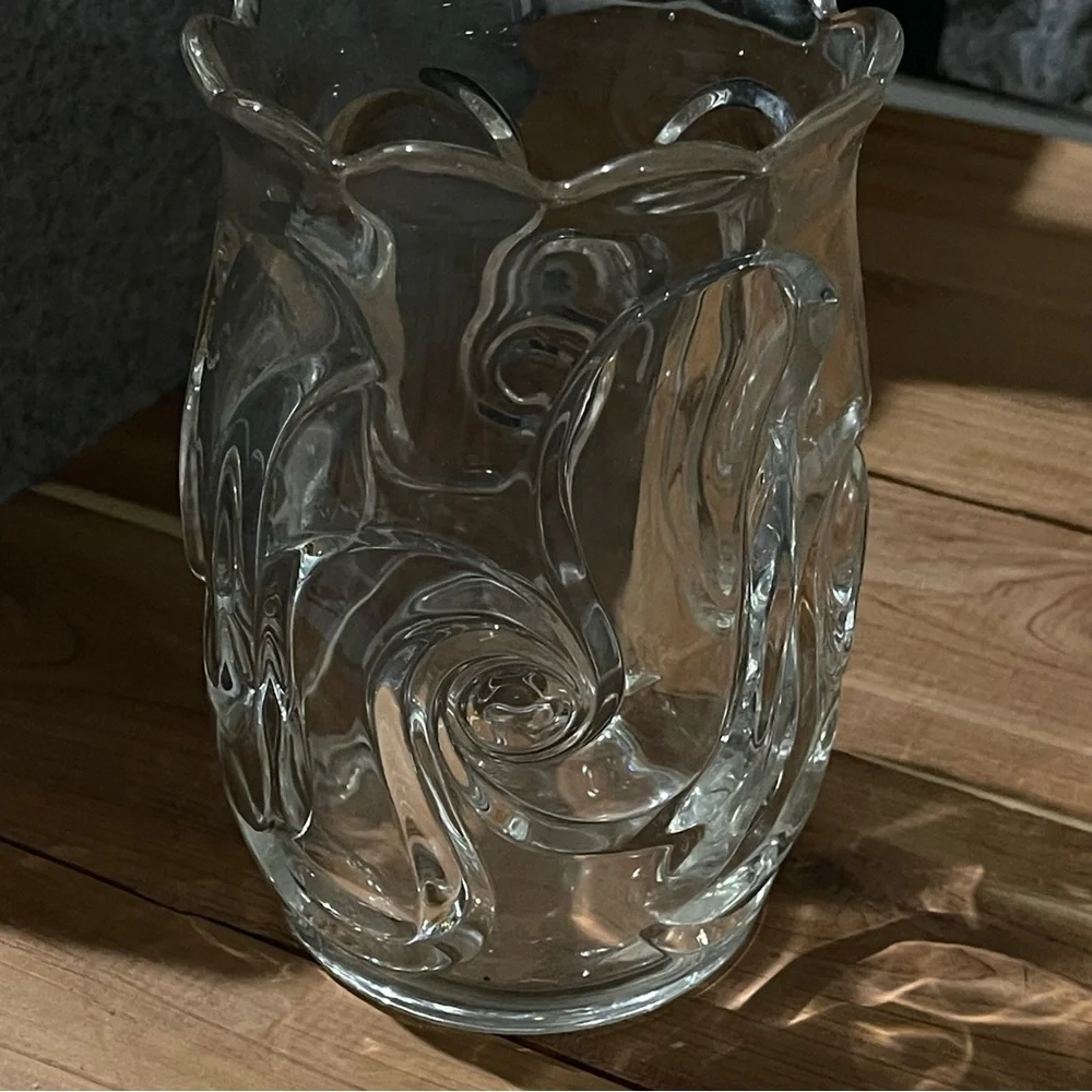 Decorative Clear Scalloped Glass Vase with Swirl Motif Gorgeous